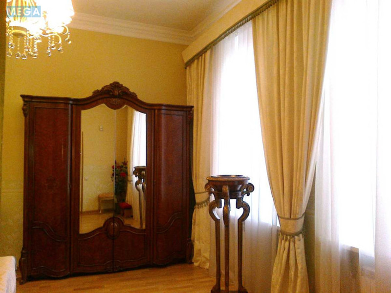 Продаж 3 кімнатної квартири (80/55/11), 4 пов. 4 пов. будинку, <a class="location-link" href="/kiev/" title="Недвижимость Київ">Київ</a>, <a class="location-link" href="/kiev/pecherskij/" title="Недвижимость Печерський район">Печерський р-н</a>, Велика Васильківська вул., 79 (изображение 16)