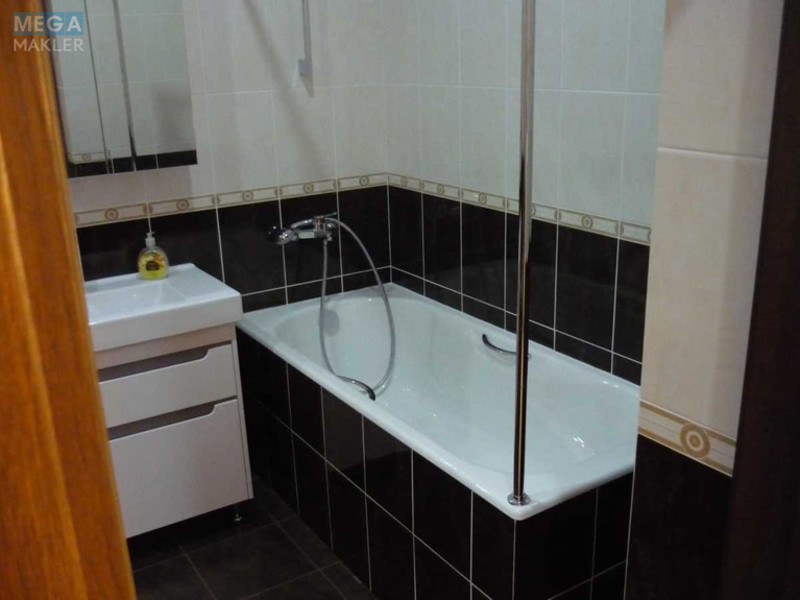 Оренда 2 кімнатної квартири, <a class="location-link" href="/kiev/" title="Недвижимость Київ">Київ</a>, <a class="location-link" href="/kiev/pecherskij/" title="Недвижимость Печерський район">Печерський р-н</a>, Євгена Коновальця вул., 44А (изображение 12)