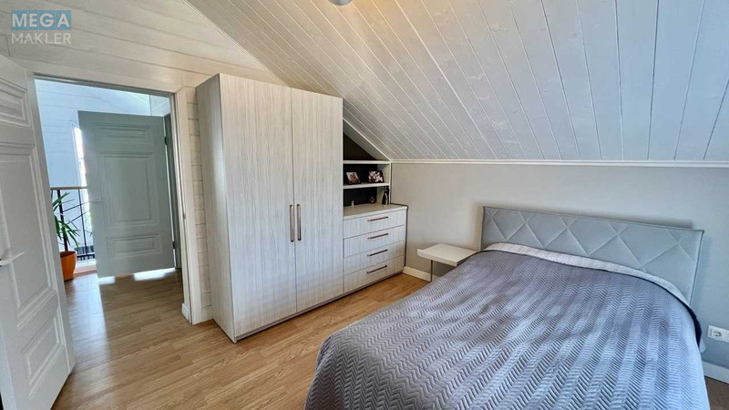 Продаж дома, 2&nbsp;поверху, 150&nbsp;кв.м, 4&nbsp;кімнати, ділянка 8&nbsp;соток, <a class="location-link" href="/kiev/" title="Недвижимость Київ">Київ</a>, <a class="location-link" href="/kiev/goloseevskij/" title="Недвижимость Голосіївський район">Голосіївський р-н</a>, Степана Рудницкого ул. (изображение 13)