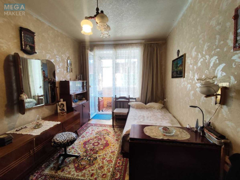 Продаж 3 кімнатної квартири (70/40/8), 8 пов. 9 пов. будинку, <a class="location-link" href="/kiev/" title="Недвижимость Київ">Київ</a>, <a class="location-link" href="/kiev/goloseevskij/" title="Недвижимость Голосіївський район">Голосіївський р-н</a>, Феодосійська вул., 4 (изображение 7)