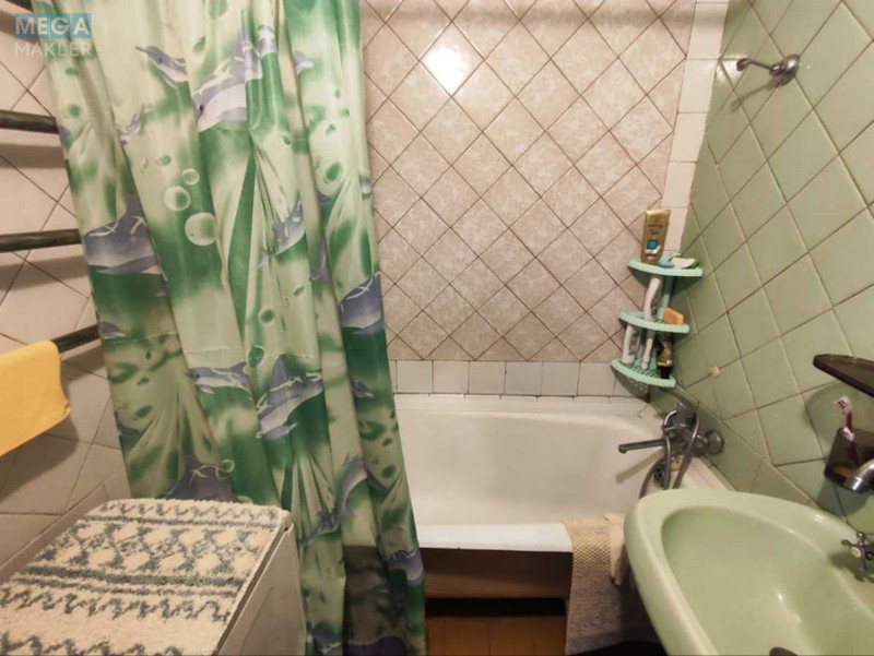 Продаж 3 кімнатної квартири (70/40/8), 8 пов. 9 пов. будинку, <a class="location-link" href="/kiev/" title="Недвижимость Київ">Київ</a>, <a class="location-link" href="/kiev/goloseevskij/" title="Недвижимость Голосіївський район">Голосіївський р-н</a>, Феодосійська вул., 4 (изображение 11)