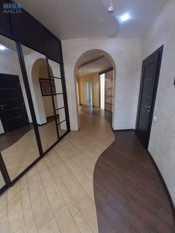 Продаж дома, 2&nbsp;поверху, 265&nbsp;кв.м, 5&nbsp;кімнат, ділянка 10&nbsp;соток, <a class="location-link" href="/kiev/" title="Недвижимость Київ">Київ</a>, <a class="location-link" href="/kiev/goloseevskij/" title="Недвижимость Голосіївський район">Голосіївський р-н</a>, Вітавська вул. (изображение 7)