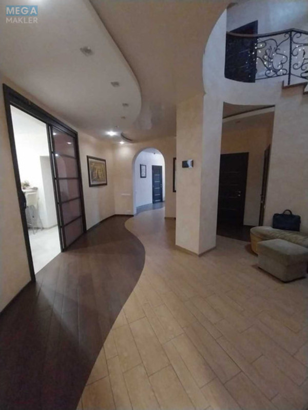 Продаж дома, 2&nbsp;поверху, 265&nbsp;кв.м, 5&nbsp;кімнат, ділянка 10&nbsp;соток, <a class="location-link" href="/kiev/" title="Недвижимость Київ">Київ</a>, <a class="location-link" href="/kiev/goloseevskij/" title="Недвижимость Голосіївський район">Голосіївський р-н</a>, Вітавська вул. (изображение 8)