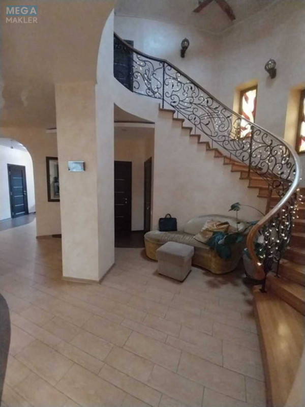 Продаж дома, 2&nbsp;поверху, 265&nbsp;кв.м, 5&nbsp;кімнат, ділянка 10&nbsp;соток, <a class="location-link" href="/kiev/" title="Недвижимость Київ">Київ</a>, <a class="location-link" href="/kiev/goloseevskij/" title="Недвижимость Голосіївський район">Голосіївський р-н</a>, Вітавська вул. (изображение 10)