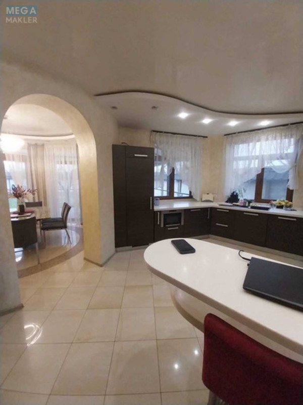 Продаж дома, 2&nbsp;поверху, 265&nbsp;кв.м, 5&nbsp;кімнат, ділянка 10&nbsp;соток, <a class="location-link" href="/kiev/" title="Недвижимость Київ">Київ</a>, <a class="location-link" href="/kiev/goloseevskij/" title="Недвижимость Голосіївський район">Голосіївський р-н</a>, Вітавська вул. (изображение 11)