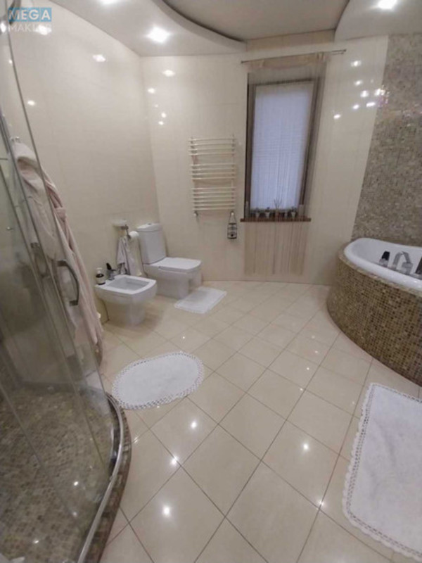 Продаж дома, 2&nbsp;поверху, 265&nbsp;кв.м, 5&nbsp;кімнат, ділянка 10&nbsp;соток, <a class="location-link" href="/kiev/" title="Недвижимость Київ">Київ</a>, <a class="location-link" href="/kiev/goloseevskij/" title="Недвижимость Голосіївський район">Голосіївський р-н</a>, Вітавська вул. (изображение 19)