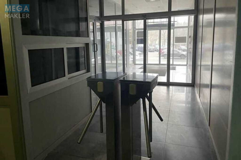 Продаж комерційної нерухомості, 206&nbsp;кв.м, под офис, <a class="location-link" href="/kiev/" title="Недвижимость Київ">Київ</a>, <a class="location-link" href="/kiev/solomenskij/" title="Недвижимость Солом'янський район">Солом'янський р-н</a>, Вацлава Гавела бульв., 16а (изображение 6)