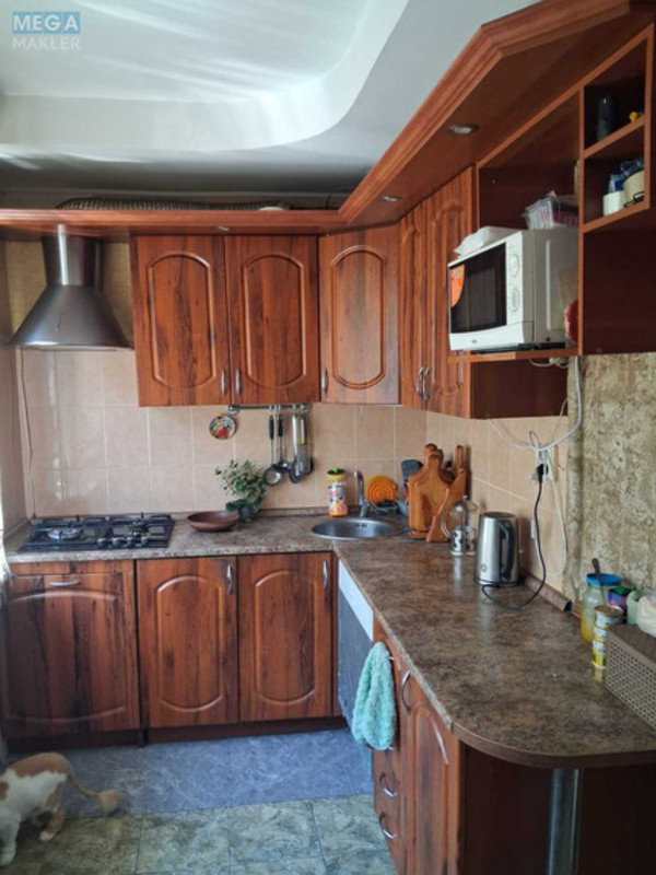 Продаж 3 кімнатної квартири (60/?/8), 5 пов. 5 пов. будинку, <a class="location-link" href="/kiev/" title="Недвижимость Київ">Київ</a>, <a class="location-link" href="/kiev/shevchenkovskij/" title="Недвижимость Шевченківський район">Шевченківський р-н</a>, Салютна вул. (изображение 4)