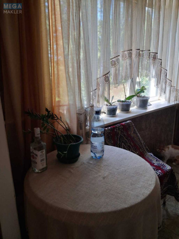 Продаж 3 кімнатної квартири (60/?/8), 5 пов. 5 пов. будинку, <a class="location-link" href="/kiev/" title="Недвижимость Київ">Київ</a>, <a class="location-link" href="/kiev/shevchenkovskij/" title="Недвижимость Шевченківський район">Шевченківський р-н</a>, Салютна вул. (изображение 5)