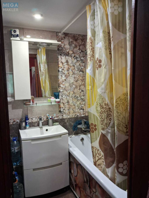 Продаж 3 кімнатної квартири (60/?/8), 5 пов. 5 пов. будинку, <a class="location-link" href="/kiev/" title="Недвижимость Київ">Київ</a>, <a class="location-link" href="/kiev/shevchenkovskij/" title="Недвижимость Шевченківський район">Шевченківський р-н</a>, Салютна вул. (изображение 16)