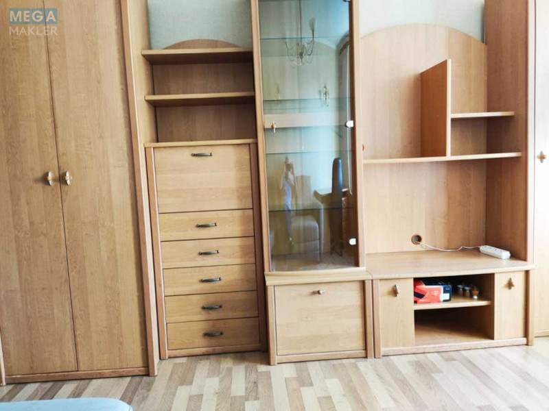 Оренда 3 кімнатної квартири, <a class="location-link" href="/kiev/" title="Недвижимость Київ">Київ</a>, <a class="location-link" href="/kiev/solomenskij/" title="Недвижимость Солом'янський район">Солом'янський р-н</a>, Повітряних Сил просп., 17 (изображение 3)