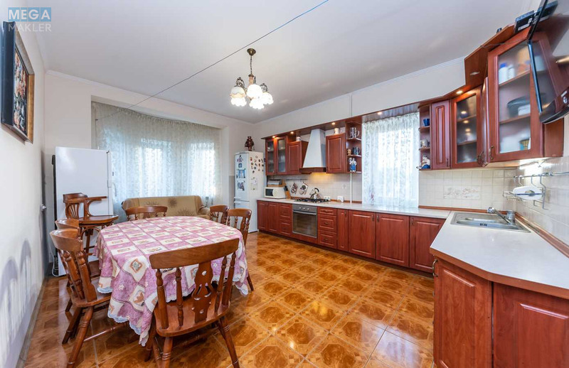 Продаж дома, 2&nbsp;поверху, 263&nbsp;кв.м, 6&nbsp;кімнат, ділянка 10&nbsp;соток, <a class="location-link" href="/vyshgorod/" title="Недвижимость Вишгород">Вишгород</a>, Спаська (изображение 6)