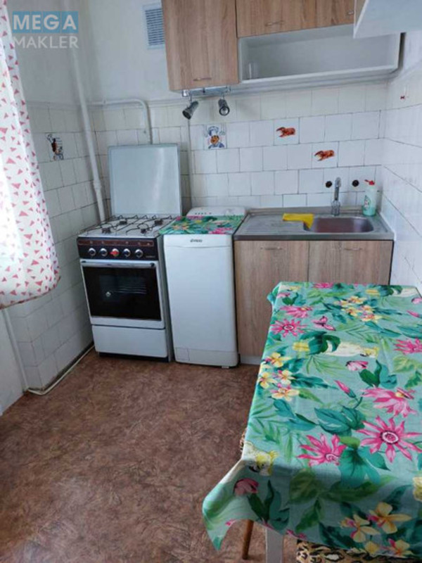 Продаж 3 кімнатної квартири (60/44/6), 3 пов. 9 пов. будинку, <a class="location-link" href="/kiev/" title="Недвижимость Київ">Київ</a>, <a class="location-link" href="/kiev/podolskij/" title="Недвижимость Подільський район">Подільський р-н</a>, Кирилівська вул., 122/1 (изображение 7)