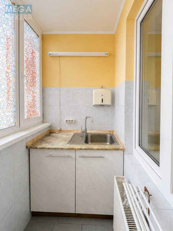 Продаж комерційної нерухомості, 72&nbsp;кв.м, <a class="location-link" href="/chernigov/" title="Недвижимость Чернігів">Чернігів</a>, <a class="location-link" href="/chernigov/novozavodskiy/" title="Недвижимость Новозаводський район">Новозаводський р-н</a>, Незалежності, 56 (изображение 16)