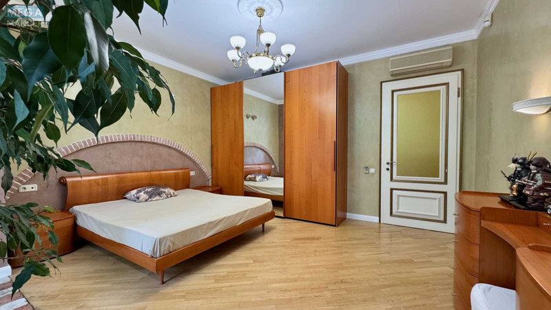 Продаж 4 кімнатної квартири (130/91/14), 1 пов. 10 пов. будинку, <a class="location-link" href="/kiev/" title="Недвижимость Київ">Київ</a>, <a class="location-link" href="/kiev/pecherskij/" title="Недвижимость Печерський район">Печерський р-н</a>, Михайла Грушевського вул. (изображение 7)
