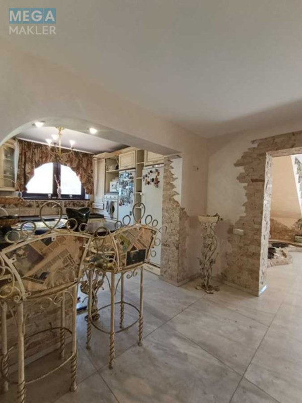 Продаж дома, 3&nbsp;поверху, 240&nbsp;кв.м, 5&nbsp;кімнат, ділянка 6&nbsp;соток, <a class="location-link" href="/kiev/" title="Недвижимость Київ">Київ</a>, <a class="location-link" href="/kiev/darnickij/" title="Недвижимость Дарницький район">Дарницький р-н</a>, Центральна вул. (изображение 2)