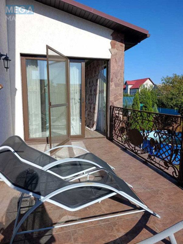 Продаж дома, 3&nbsp;поверху, 240&nbsp;кв.м, 5&nbsp;кімнат, ділянка 6&nbsp;соток, <a class="location-link" href="/kiev/" title="Недвижимость Київ">Київ</a>, <a class="location-link" href="/kiev/darnickij/" title="Недвижимость Дарницький район">Дарницький р-н</a>, Центральна вул. (изображение 6)