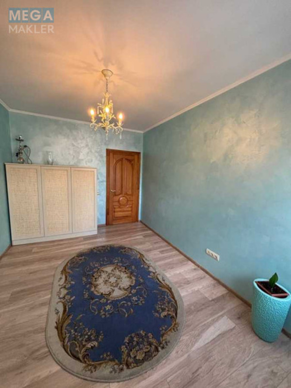 Продаж дома, 3&nbsp;поверху, 240&nbsp;кв.м, 5&nbsp;кімнат, ділянка 6&nbsp;соток, <a class="location-link" href="/kiev/" title="Недвижимость Київ">Київ</a>, <a class="location-link" href="/kiev/darnickij/" title="Недвижимость Дарницький район">Дарницький р-н</a>, Центральна вул. (изображение 14)