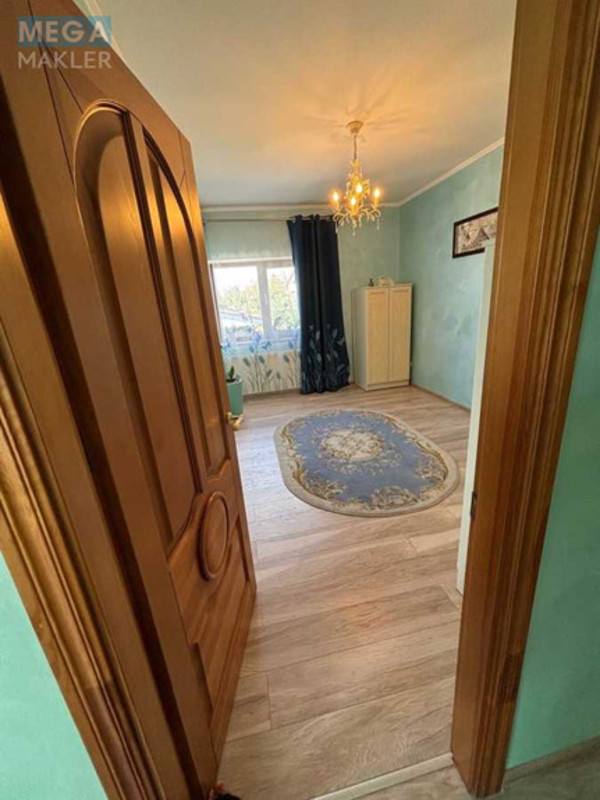 Продаж дома, 3&nbsp;поверху, 240&nbsp;кв.м, 5&nbsp;кімнат, ділянка 6&nbsp;соток, <a class="location-link" href="/kiev/" title="Недвижимость Київ">Київ</a>, <a class="location-link" href="/kiev/darnickij/" title="Недвижимость Дарницький район">Дарницький р-н</a>, Центральна вул. (изображение 15)