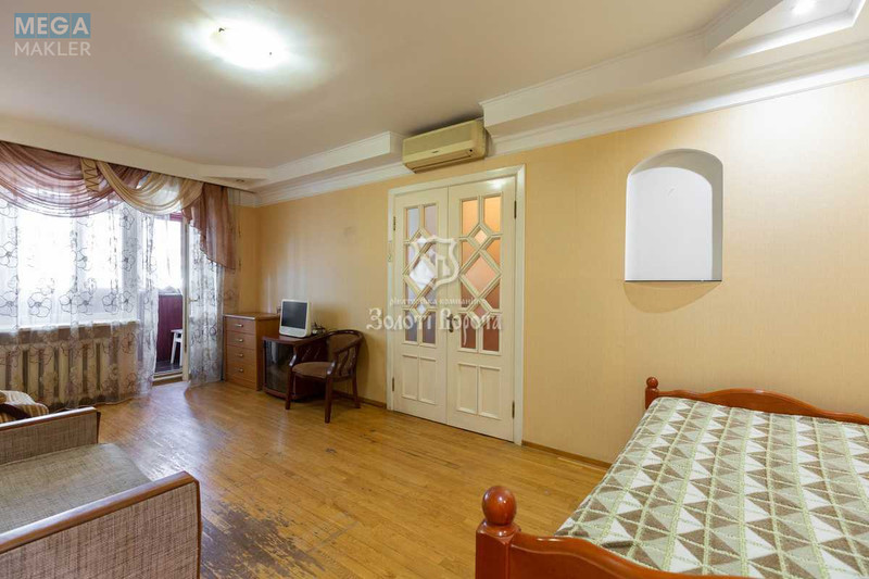Продаж 1 кімнатної квартири (32,1/17,2/5,7), 3 пов. 5 пов. будинку, <a class="location-link" href="/kiev/" title="Недвижимость Київ">Київ</a>, <a class="location-link" href="/kiev/pecherskij/" title="Недвижимость Печерський район">Печерський р-н</a>, Князів Острозьких вул., 36 (изображение 2)