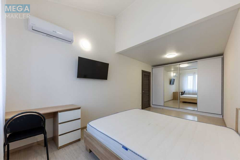 Продаж 3 кімнатної квартири (70/?/13), 6 пов. 6 пов. будинку, <a class="location-link" href="/sofievskaya-borshagovka/" title="Недвижимость Софіївська Борщагівка">Софіївська Борщагівка</a>, Боголюбова, 5 (изображение 4)