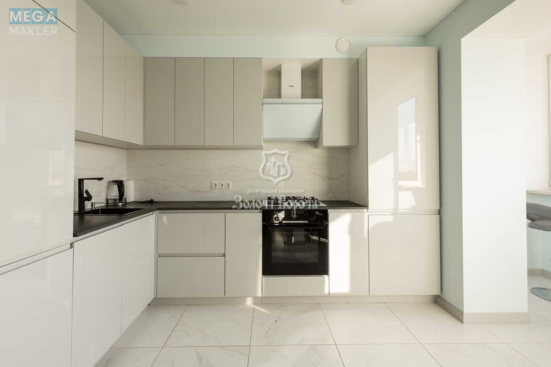 Продаж 3 кімнатної квартири (94/64/12), 5 пов. 5 пов. будинку, <a class="location-link" href="/sofievskaya-borshagovka/" title="Недвижимость Софіївська Борщагівка">Софіївська Борщагівка</a>, Щаслива, 7 (изображение 2)