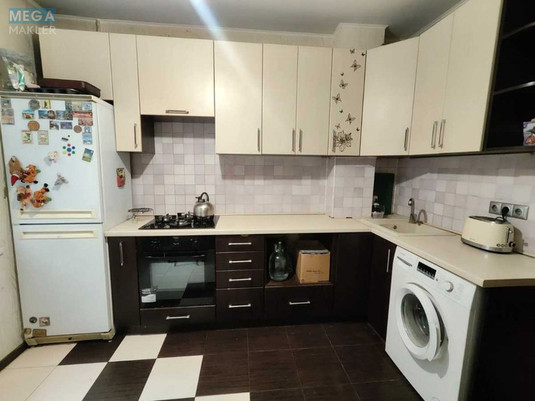 Продаж 5 кімнатної квартири (97/68/8), 1 пов. 9 пов. будинку, <a class="location-link" href="/kiev/" title="Недвижимость Київ">Київ</a>, <a class="location-link" href="/kiev/goloseevskij/" title="Недвижимость Голосіївський район">Голосіївський р-н</a>, Лятошинського вул., 8а (изображение 2)