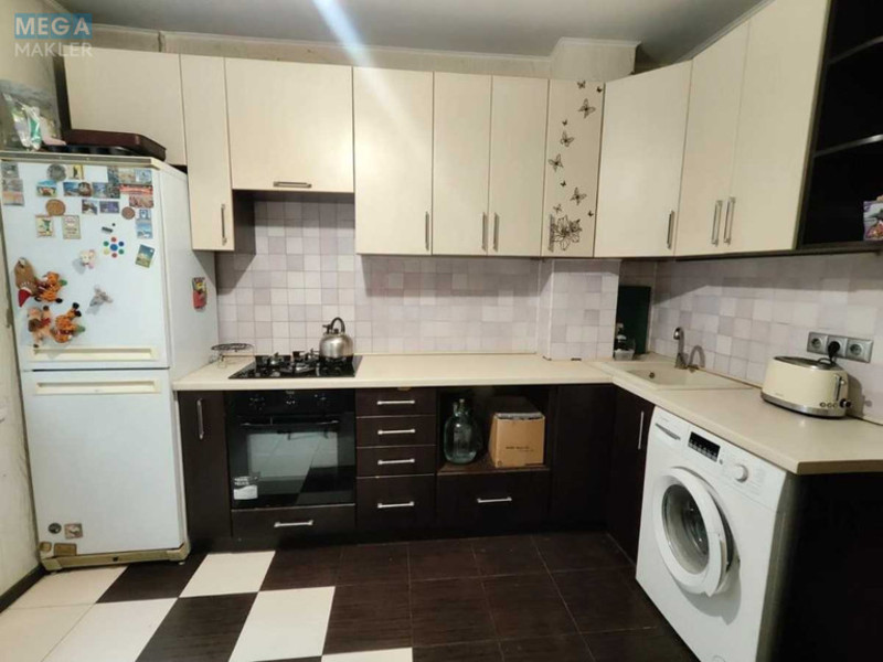 Продаж 5 кімнатної квартири (97/68/8), 1 пов. 9 пов. будинку, <a class="location-link" href="/kiev/" title="Недвижимость Київ">Київ</a>, <a class="location-link" href="/kiev/goloseevskij/" title="Недвижимость Голосіївський район">Голосіївський р-н</a>, Лятошинського вул., 8а (изображение 2)