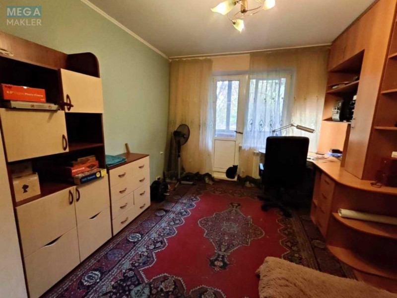 Продаж 5 кімнатної квартири (97/68/8), 1 пов. 9 пов. будинку, <a class="location-link" href="/kiev/" title="Недвижимость Київ">Київ</a>, <a class="location-link" href="/kiev/goloseevskij/" title="Недвижимость Голосіївський район">Голосіївський р-н</a>, Лятошинського вул., 8а (изображение 3)