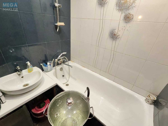 Продаж 5 кімнатної квартири (97/68/8), 1 пов. 9 пов. будинку, <a class="location-link" href="/kiev/" title="Недвижимость Київ">Київ</a>, <a class="location-link" href="/kiev/goloseevskij/" title="Недвижимость Голосіївський район">Голосіївський р-н</a>, Лятошинського вул., 8а (изображение 8)