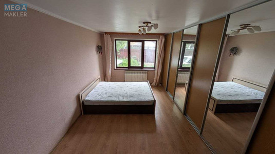 Продаж дома, 2&nbsp;поверху, 96&nbsp;кв.м, 3&nbsp;кімнати, ділянка 5&nbsp;соток, <a class="location-link" href="/kiev/" title="Недвижимость Київ">Київ</a>, <a class="location-link" href="/kiev/desnyanskij/" title="Недвижимость Деснянський район">Деснянський р-н</a>, Петровського вул., 2 (изображение 2)