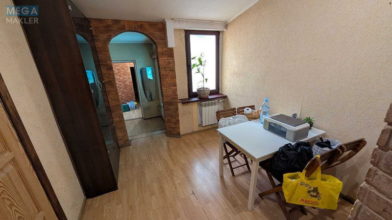 Продаж дома, 2&nbsp;поверху, 96&nbsp;кв.м, 3&nbsp;кімнати, ділянка 5&nbsp;соток, <a class="location-link" href="/kiev/" title="Недвижимость Київ">Київ</a>, <a class="location-link" href="/kiev/desnyanskij/" title="Недвижимость Деснянський район">Деснянський р-н</a>, Петровського вул., 2 (изображение 6)