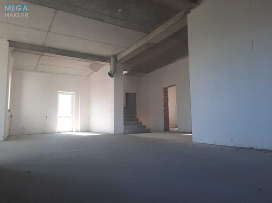 Продаж дома, 3&nbsp;поверху, 300&nbsp;кв.м, 6&nbsp;кімнат, ділянка 10&nbsp;соток, <a class="location-link" href="/kiev/" title="Недвижимость Київ">Київ</a>, <a class="location-link" href="/kiev/svyatoshinskij/" title="Недвижимость Святошинський район">Святошинський р-н</a>, Бударина ул., 45 (изображение 13)