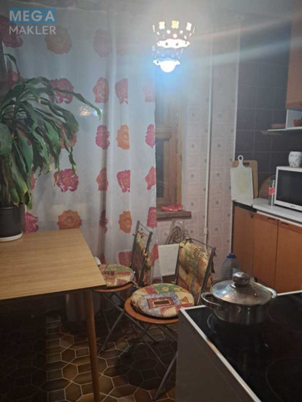 Оренда кімнати (підселення), <a class="location-link" href="/kiev/" title="Недвижимость Київ">Київ</a>, <a class="location-link" href="/kiev/svyatoshinskij/" title="Недвижимость Святошинський район">Святошинський р-н</a>, Миколи Ушакова вул., 6 (изображение 4)