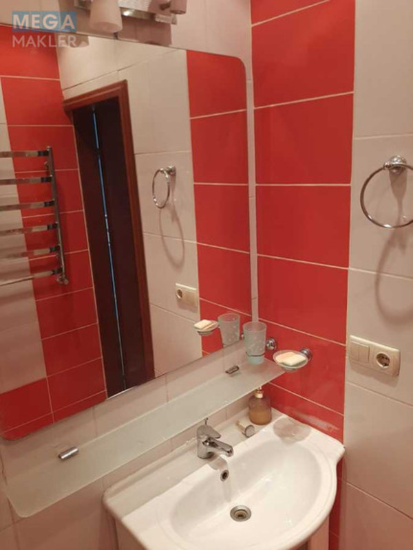Оренда 3 кімнатної квартири, <a class="location-link" href="/kiev/" title="Недвижимость Київ">Київ</a>, <a class="location-link" href="/kiev/goloseevskij/" title="Недвижимость Голосіївський район">Голосіївський р-н</a>, Велика Васильківська вул., 122 (изображение 6)