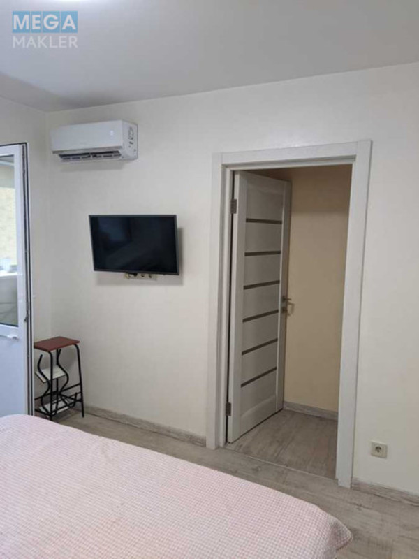 Продаж 3 кімнатної квартири (57/39/6), 7 пов. 9 пов. будинку, <a class="location-link" href="/kiev/" title="Недвижимость Київ">Київ</a>, <a class="location-link" href="/kiev/svyatoshinskij/" title="Недвижимость Святошинський район">Святошинський р-н</a>, Миколи Руденка бульв., 19 (изображение 15)