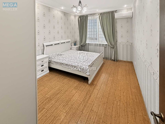 Продаж 3 кімнатної квартири (136/66/22), 7 пов. 9 пов. будинку, <a class="location-link" href="/kiev/" title="Недвижимость Київ">Київ</a>, <a class="location-link" href="/kiev/podolskij/" title="Недвижимость Подільський район">Подільський р-н</a>, Вишгородська вул., 45/2 (изображение 4)