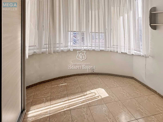 Продаж 3 кімнатної квартири (136/66/22), 7 пов. 9 пов. будинку, <a class="location-link" href="/kiev/" title="Недвижимость Київ">Київ</a>, <a class="location-link" href="/kiev/podolskij/" title="Недвижимость Подільський район">Подільський р-н</a>, Вишгородська вул., 45/2 (изображение 12)
