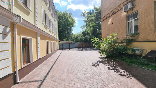 Продаж комерційної нерухомості, 500&nbsp;кв.м, под офис, <a class="location-link" href="/kiev/" title="Недвижимость Київ">Київ</a>, <a class="location-link" href="/kiev/goloseevskij/" title="Недвижимость Голосіївський район">Голосіївський р-н</a>, Володимирська вул., 63А (изображение 2)
