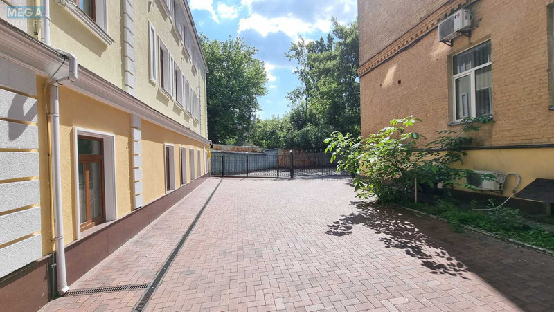 Продаж комерційної нерухомості, 500&nbsp;кв.м, под офис, <a class="location-link" href="/kiev/" title="Недвижимость Київ">Київ</a>, <a class="location-link" href="/kiev/goloseevskij/" title="Недвижимость Голосіївський район">Голосіївський р-н</a>, Володимирська вул., 63А (изображение 2)