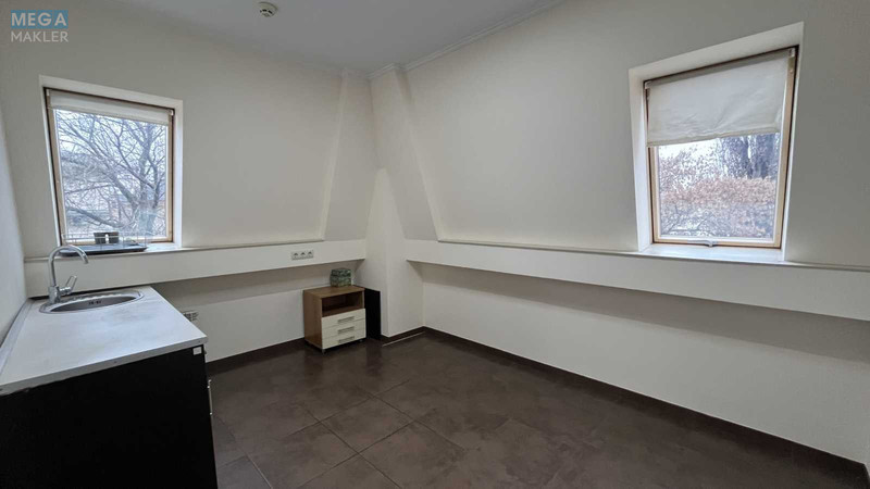 Продаж комерційної нерухомості, 500&nbsp;кв.м, под офис, <a class="location-link" href="/kiev/" title="Недвижимость Київ">Київ</a>, <a class="location-link" href="/kiev/goloseevskij/" title="Недвижимость Голосіївський район">Голосіївський р-н</a>, Володимирська вул., 63А (изображение 24)