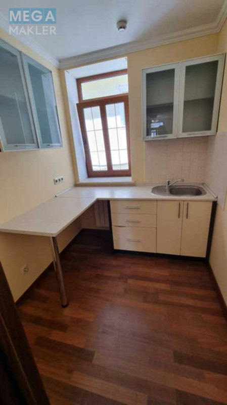 Оренда комерційної нерухомості, 500&nbsp;кв.м, под офис, <a class="location-link" href="/kiev/" title="Недвижимость Київ">Київ</a>, <a class="location-link" href="/kiev/goloseevskij/" title="Недвижимость Голосіївський район">Голосіївський р-н</a>, Володимирська вул., 63А (изображение 8)