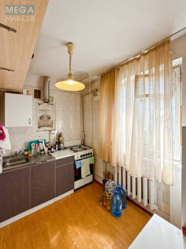 Продаж 2 кімнатної квартири (45/?/6), 5 пов. 5 пов. будинку, <a class="location-link" href="/kiev/" title="Недвижимость Київ">Київ</a>, <a class="location-link" href="/kiev/pecherskij/" title="Недвижимость Печерський район">Печерський р-н</a>, Тимірязєвська вул., 4 (изображение 8)