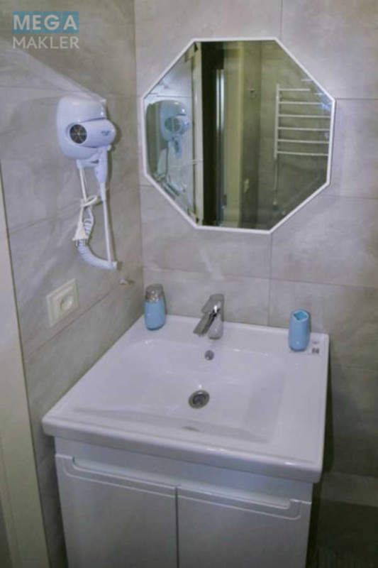 Оренда 2 кімнатної квартири, <a class="location-link" href="/kiev/" title="Недвижимость Київ">Київ</a>, <a class="location-link" href="/kiev/solomenskij/" title="Недвижимость Солом'янський район">Солом'янський р-н</a>, Машиностроительная ул., 21 (изображение 5)