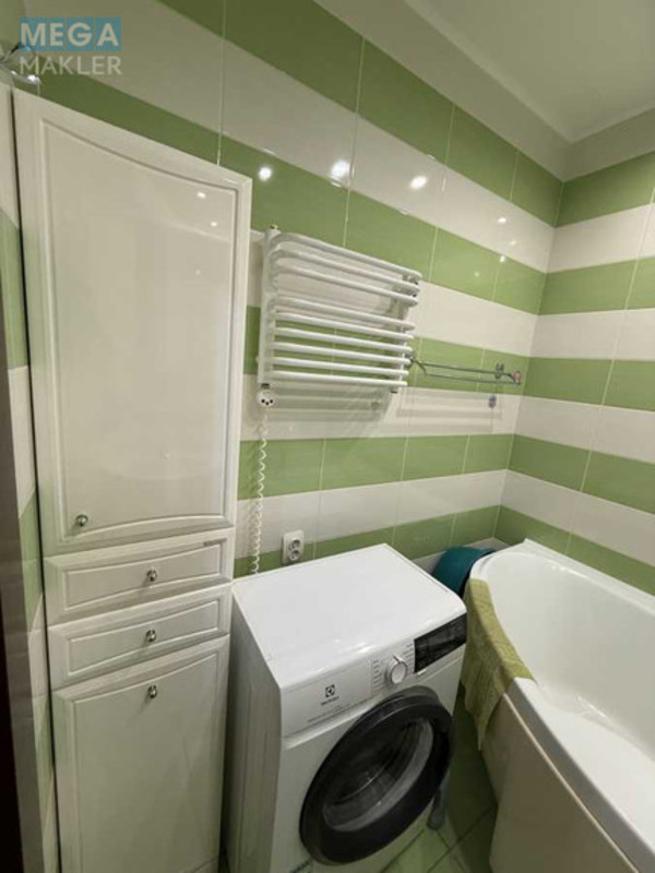Продаж 2 кімнатної квартири (82,2/60/20), 20 пов. 25 пов. будинку, <a class="location-link" href="/kiev/" title="Недвижимость Київ">Київ</a>, <a class="location-link" href="/kiev/svyatoshinskij/" title="Недвижимость Святошинський район">Святошинський р-н</a>, Депутатська вул., 23А (изображение 20)