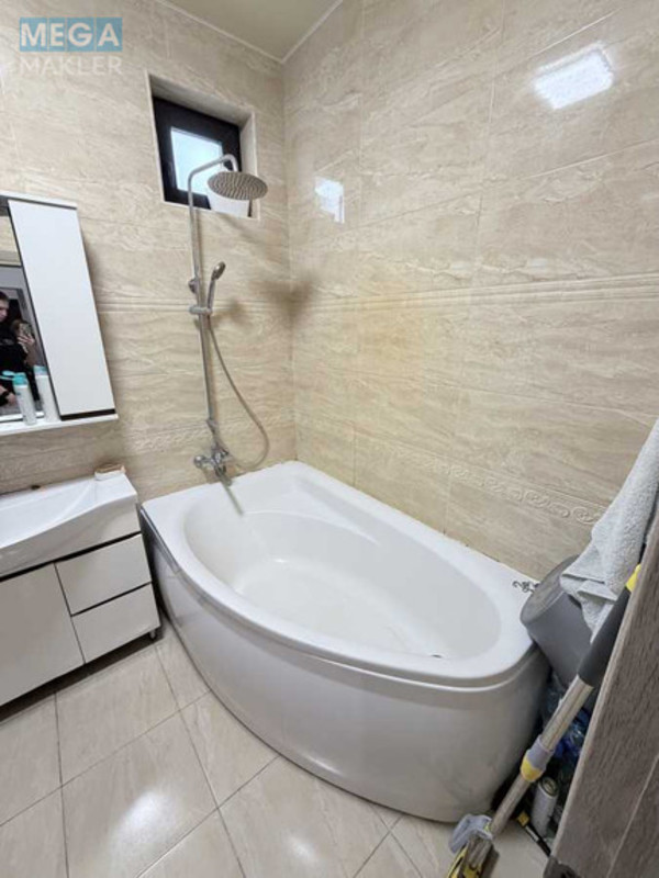 Продаж дома, 3&nbsp;поверху, 400&nbsp;кв.м, 3&nbsp;кімнати, ділянка 4&nbsp;сотки, <a class="location-link" href="/kiev/" title="Недвижимость Київ">Київ</a>, <a class="location-link" href="/kiev/desnyanskij/" title="Недвижимость Деснянський район">Деснянський р-н</a>, Броварський просп., 47а (изображение 9)