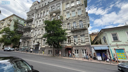 Продаж комерційної нерухомості, 213&nbsp;кв.м, <a class="location-link" href="/kiev/" title="Недвижимость Київ">Київ</a>, <a class="location-link" href="/kiev/pecherskij/" title="Недвижимость Печерський район">Печерський р-н</a>, Хрещатик вул., 1 (изображение 2)