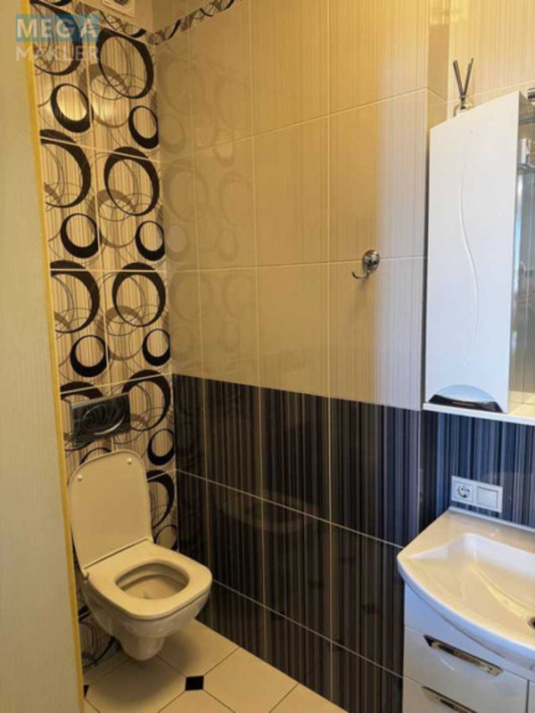 Оренда 3 кімнатної квартири, <a class="location-link" href="/kiev/" title="Недвижимость Київ">Київ</a>, <a class="location-link" href="/kiev/pecherskij/" title="Недвижимость Печерський район">Печерський р-н</a>, Василя Тютюнника вул., 37/1 (изображение 18)