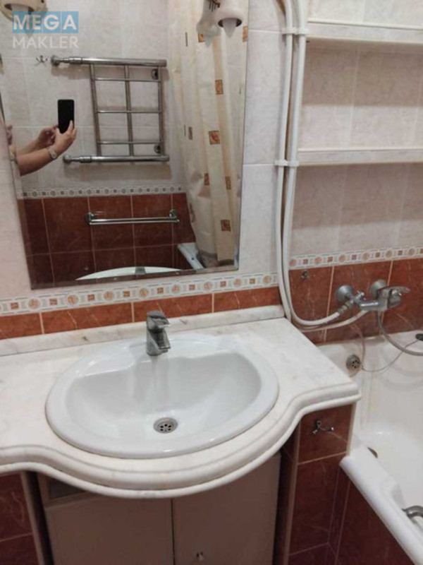 Оренда 1 кімнатної квартири, <a class="location-link" href="/kiev/" title="Недвижимость Київ">Київ</a>, <a class="location-link" href="/kiev/pecherskij/" title="Недвижимость Печерський район">Печерський р-н</a>, Старонаводницкая ул., 8а (изображение 8)