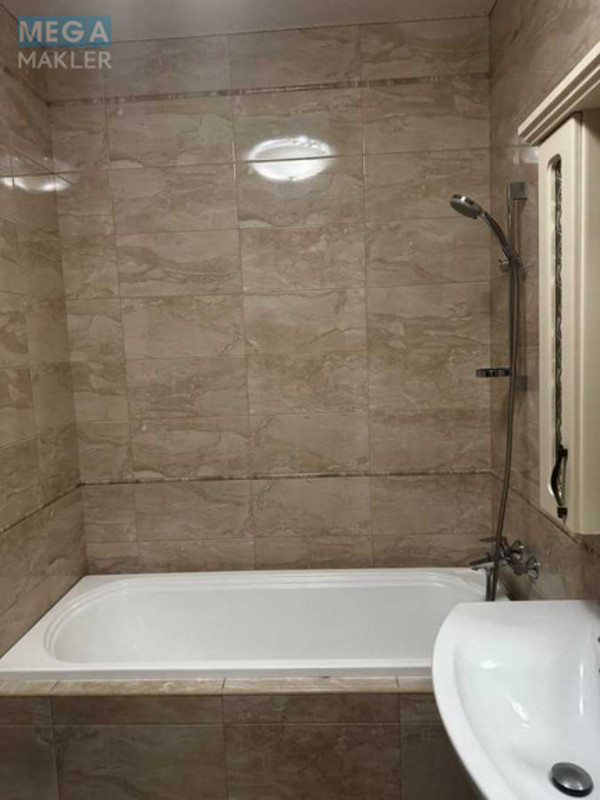 Оренда 3 кімнатної квартири, <a class="location-link" href="/kiev/" title="Недвижимость Київ">Київ</a>, <a class="location-link" href="/kiev/pecherskij/" title="Недвижимость Печерський район">Печерський р-н</a>, Євгена Коновальця вул., 36-В (изображение 10)